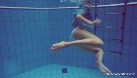 Marusia's poolside porn by Underwater Show