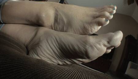 Hunger For My Sexy Feet, 1st