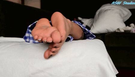 Nerdy asian post FJ soles get creamed - MOV