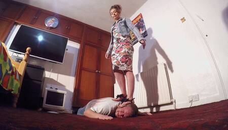 3 Walking Girls FLOOR CAM