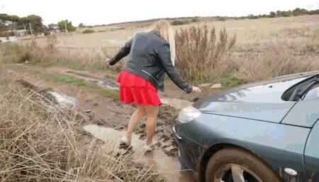 Dirty and wet, she walked along a deserted road. AVI (1920x1080) FHD