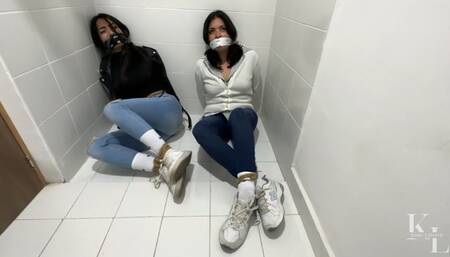 Undercover Investigators fell one step behind: Simona &amp;amp; Mara Sneakers with Socks over Jeans