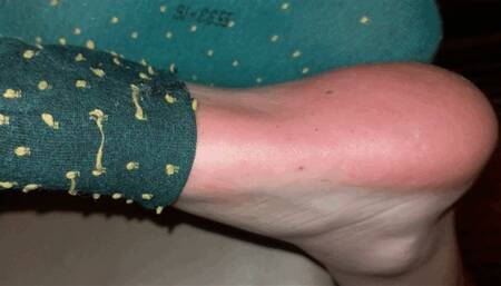 Lauren - Taking off her sweaty socks and covering her lint-covered soles with cum [socks, dirty feet, foot worship, footjob] (1080p)