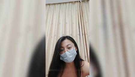 戴眼镜的御姐直播大秀