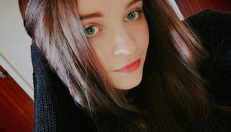 BritishEmma - BRAND NEW UK MFC 19 YEAR OLD BARES ALL
