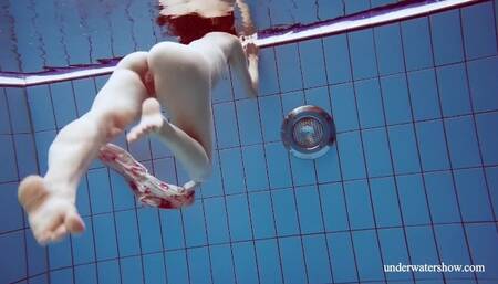 Underwater Show featuring Martina's red head video