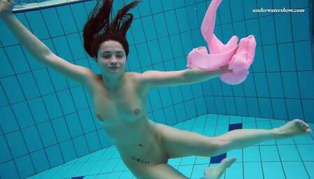 Underwater Show featuring Liza's babe porn