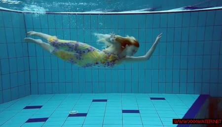 Side chick's russian porn by Underwater Show