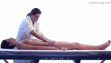 Watch junoesque nymphet's clip