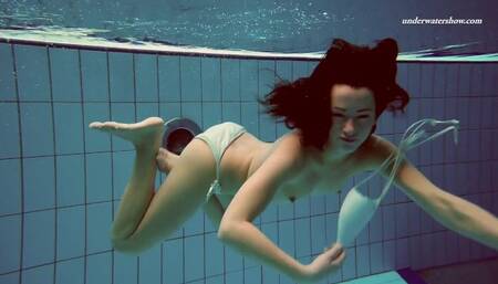Bendy Alla - babe clip - Underwater Show