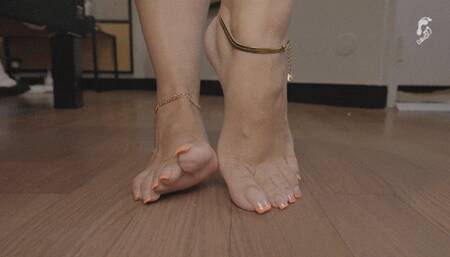 I let you see how pretty are my feet whatever I am putting on