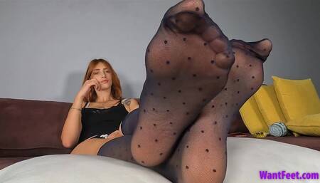 Tall Goddess in Pantyhose - HD MP4