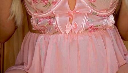 21 weeks pregnant fucking myself in lingerie