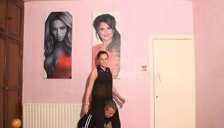 Elegant Shoulder Ride Sophie