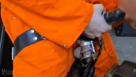 Submissive slut fucked by 2 prisoners in a spit roast - [720p]