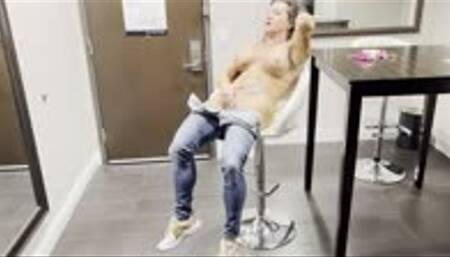 Kandylegs Masterbates her Big Clit in her favorite Jeans