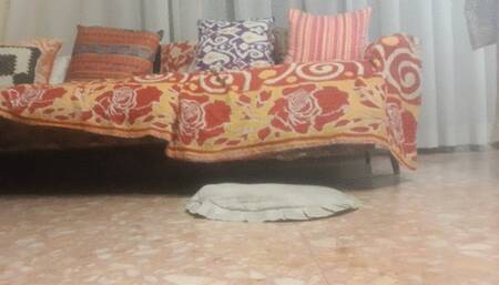 ITCHY ASS IN YOGA PANTS