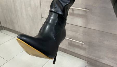 Worship of leather boots by Goddess Kahina