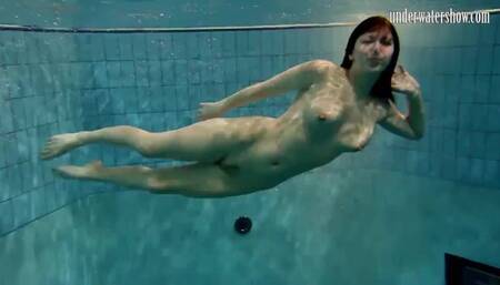 Amateur trailer with cheerful chippie from Underwater Show