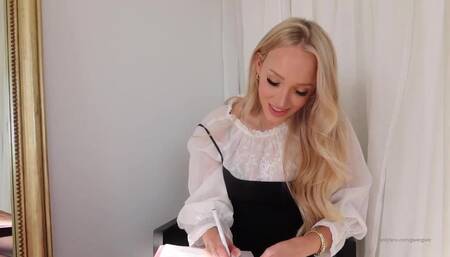 GwenGwiz Striptease and Pussy Fingering Nude Video