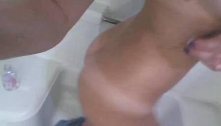 ParisLovely, Oil show, fingering and Orgasm.