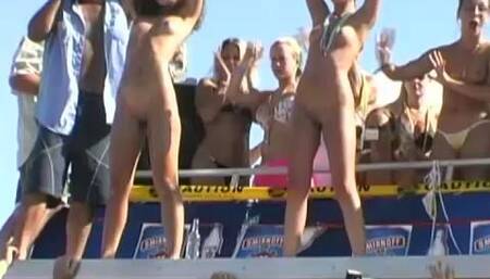 Florida Coeds Twerking in the Sun