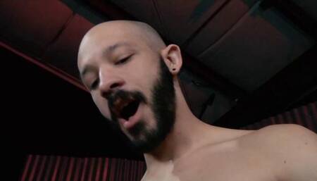 Dylan Strokes Receives Wet Lips on His Cock