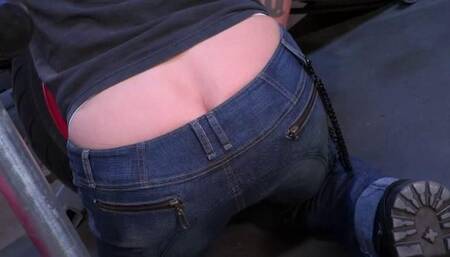 Ryan Rose Butt Crack Distraction