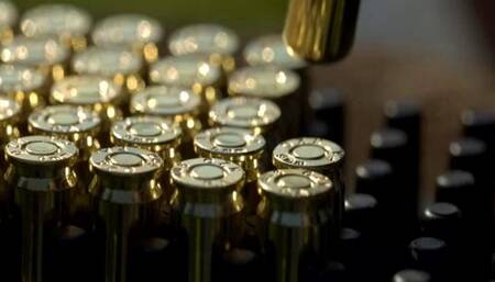 Luna Ruiz Pussy Has Power Over Guns