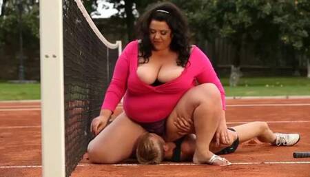 Face Mounting On The Tennis Court