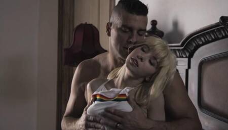 Kenzie Reeves Gets Down With Her Family