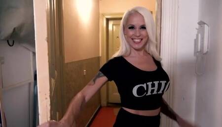 Discovering Sexy Blonde Sophia Logan