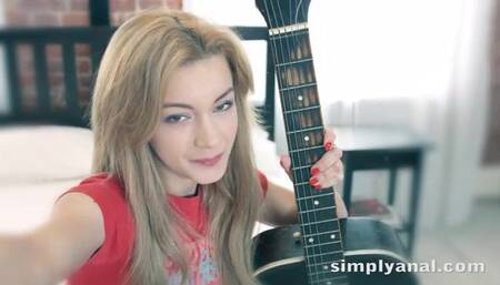 Sonia Sweet Makes Music For Anal