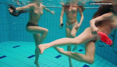 Wench's bathing trailer by Underwater Show