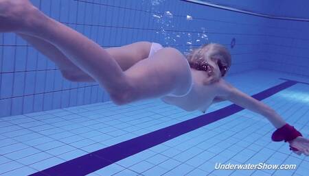 Pool trailer with graceful floozy from Underwater Show