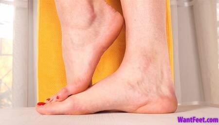 Keira Standing Big Feet - Foot Fetish - HD MP4