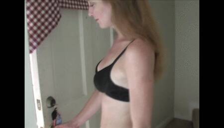 Sensual Massage Theraphy Specialist Cassie Sucks Him Off After Massage! (1st half mp4)