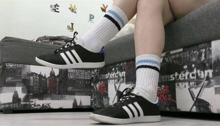 My white socks are all sweaty and smelly MP4 FULL HD 1080p