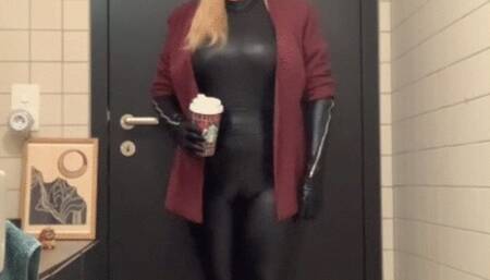 Lehrerin Herrin Jenn zitiert zum Leistungstest