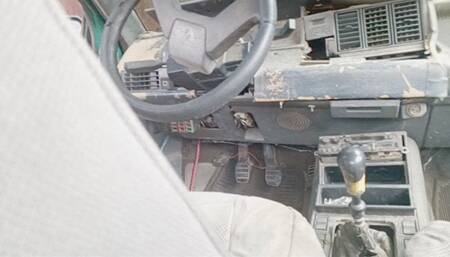 Shecamore Cranking Reversing and Test Driving the rusty Renault 21 - Interior view