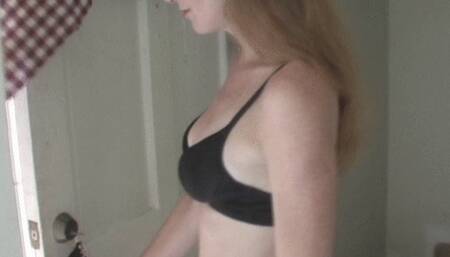 Sensual Massage Theraphy Specialist Cassie Sucks Him Off After Massage! (1st half wmv)