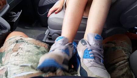 shoejob in car and happy end over her sweet airmax