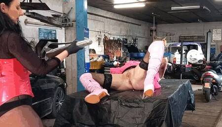 Examining the asshole with the giant speculum