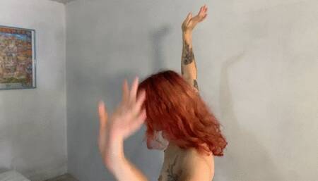 The thief Lily in Clem home