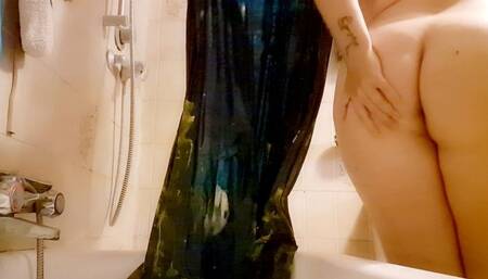 Fat Italian stepmom shows you her big hairy pussy in the shower 720HD