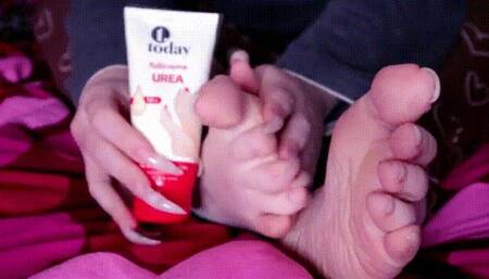 Hands Free Feet Lotioning 720