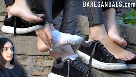 Alicia removes her black sneakers and white socks while sitting, revealing her petite feet (13463) - 4K