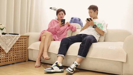 MIYA and ZUOYI Beautiful Shoes and Stinky Feet 4K