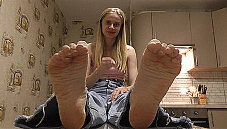 My wrinkled stupas and sweet feet! MP4