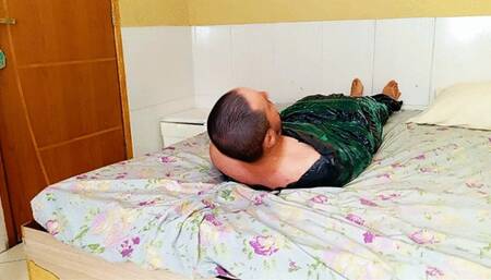 Face sitting new slave, by Manu Albertine and Slave Covered, (cam by Sammy) FULL HD